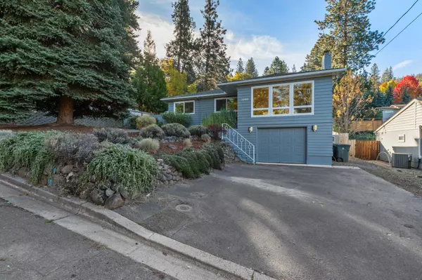 1090 Pleasant Way, Ashland, OR 97520