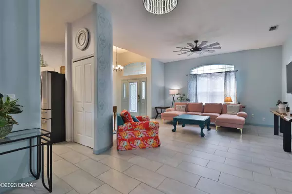 19 Cliffside DR, Ormond Beach, FL 32174