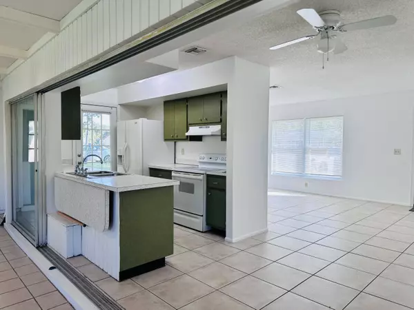 618 SW Curry ST, Port Saint Lucie, FL 34983