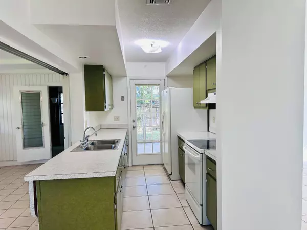 618 SW Curry ST, Port Saint Lucie, FL 34983