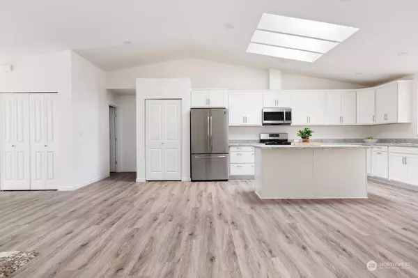 2495 Turningleaf LN, Oak Harbor, WA 98277