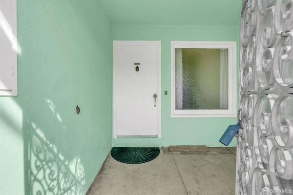 973 hillside BLVD, Daly City, CA 94014