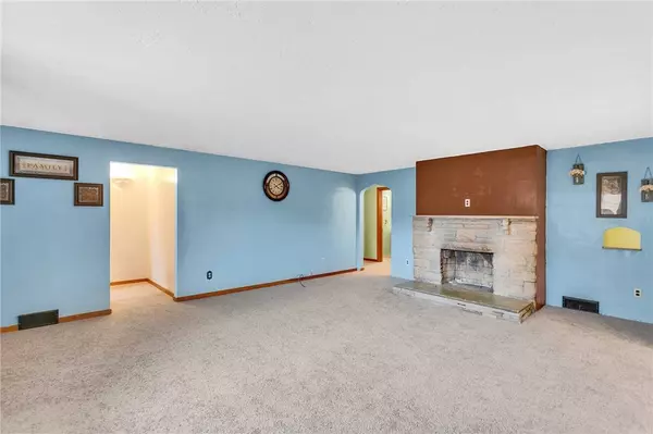 128 Sycamore Dr, Penn Hills, PA 15235