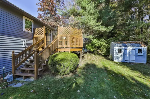 27 Hyacinth DR, Nashua, NH 03062