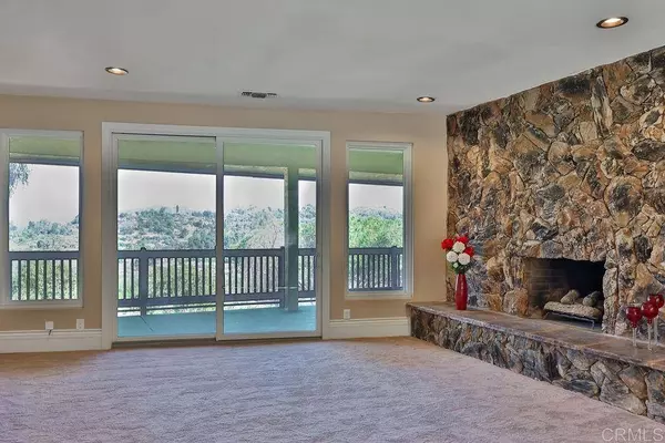 1521 Shadow Knolls Ln, El Cajon, CA 92020