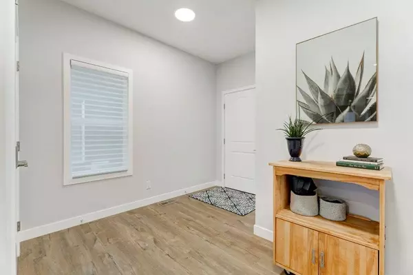 Magnolia Hts SE, Calgary, AB T3M