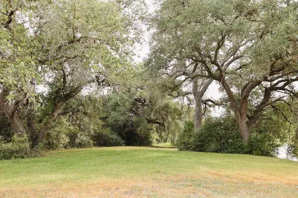 8630 Fm 340, Moulton, TX 77975