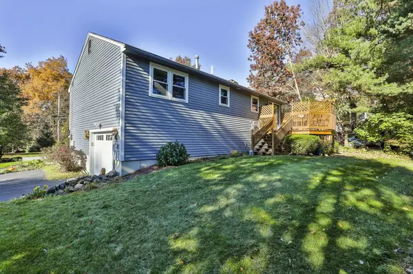 27 Hyacinth DR, Nashua, NH 03062