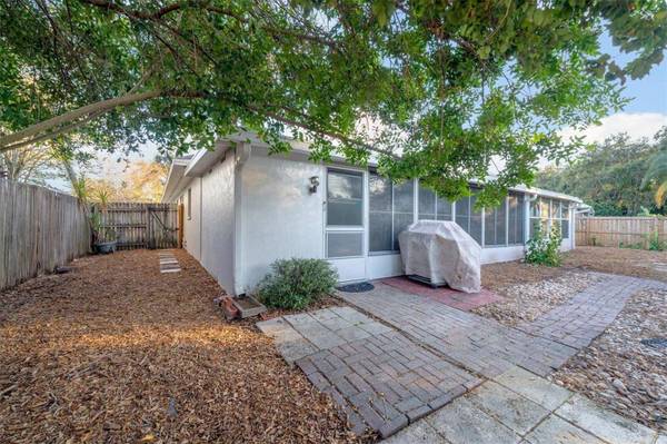 2023 SHADOW PINE DR, Brandon, FL 33511