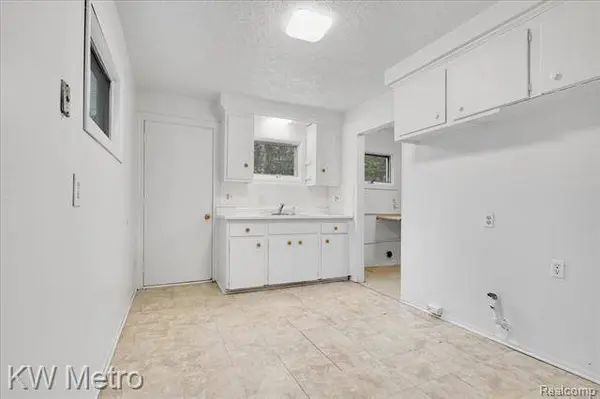 28482 FAIRFAX Street, Southfield, MI 48076