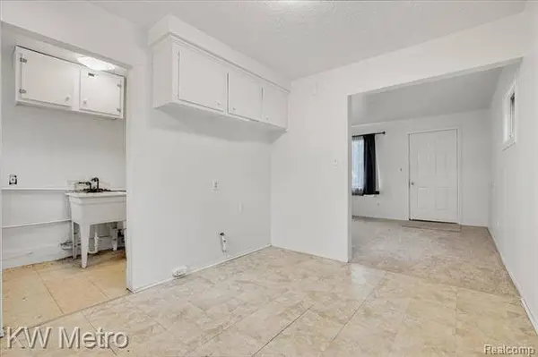 28482 FAIRFAX Street, Southfield, MI 48076