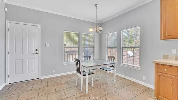 115 Oakbend LN, Giddings, TX 78942