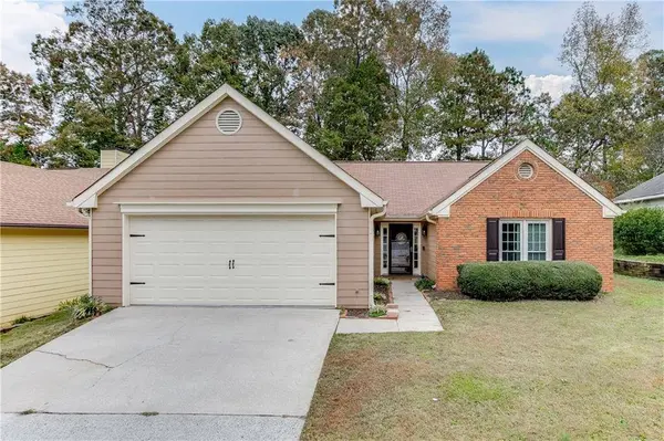 685 Hunters Creek LN, Lawrenceville, GA 30043