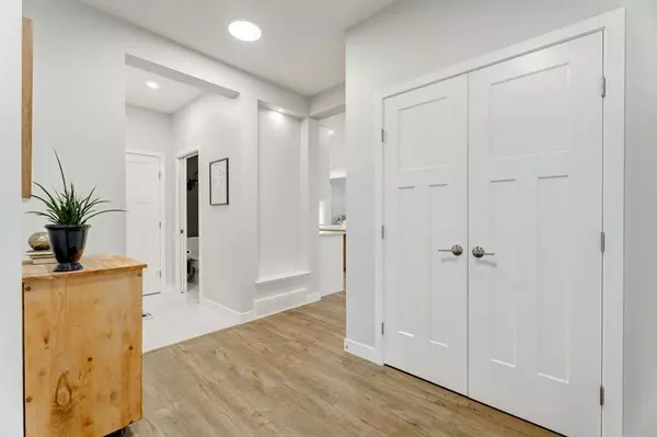 Magnolia Hts SE, Calgary, AB T3M