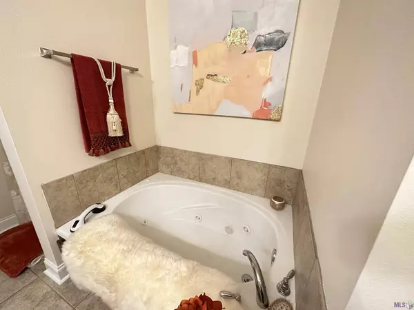 11563 COTTAGECREEK RD #8A, Baton Rouge, LA 70816