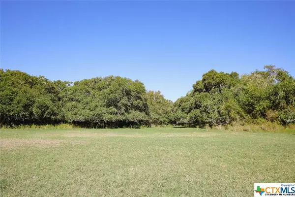 8630 Fm 340, Moulton, TX 77975
