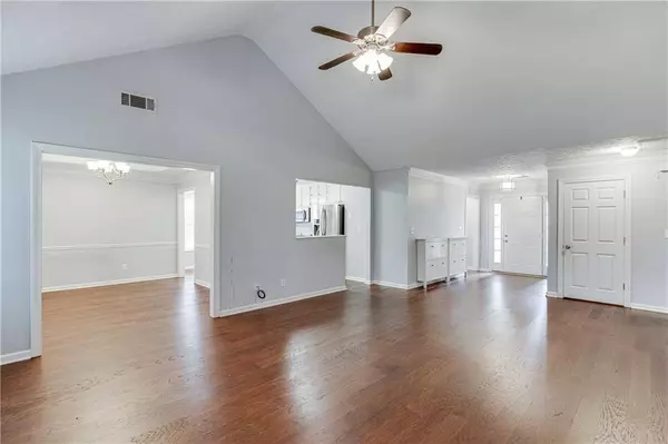 685 Hunters Creek LN, Lawrenceville, GA 30043