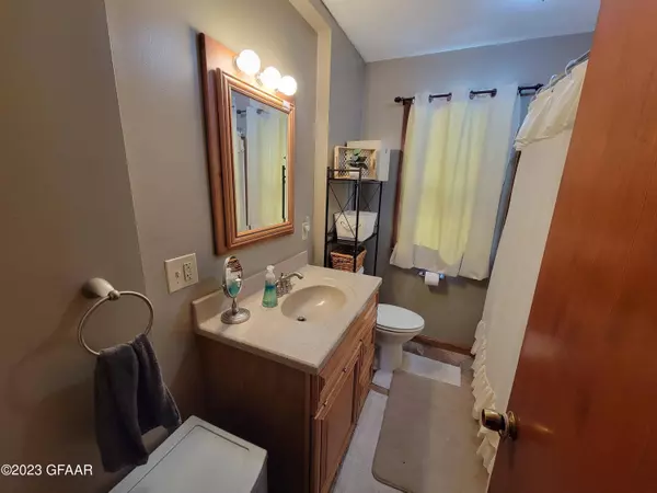 627 11TH Street NW, East Grand Forks, MN 56721