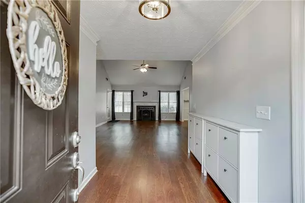 685 Hunters Creek LN, Lawrenceville, GA 30043