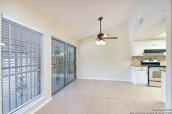 6922 MONTGOMERY DR, San Antonio, TX 78239-3319