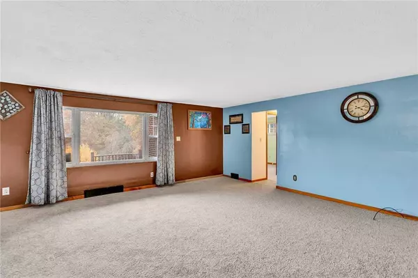 128 Sycamore Dr, Penn Hills, PA 15235