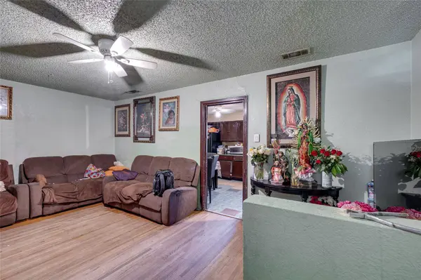 2313 Roberts Circle, Arlington, TX 76010