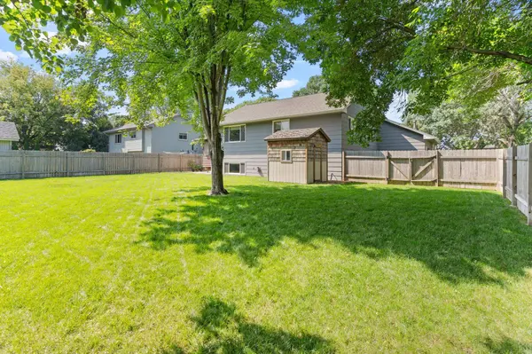 9068 Sycamore LN N, Maple Grove, MN 55369