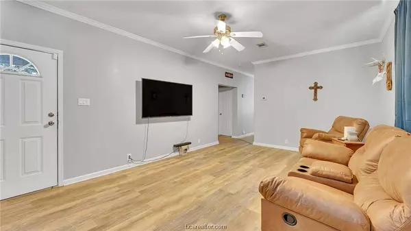 115 Oakbend LN, Giddings, TX 78942