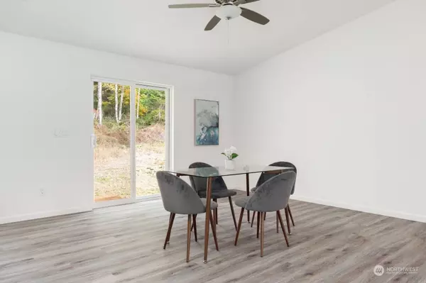 2495 Turningleaf LN, Oak Harbor, WA 98277