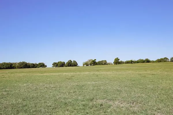 8630 Fm 340, Moulton, TX 77975