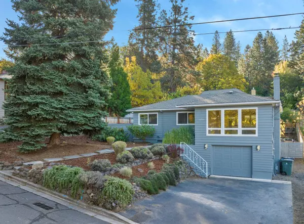 1090 Pleasant Way, Ashland, OR 97520