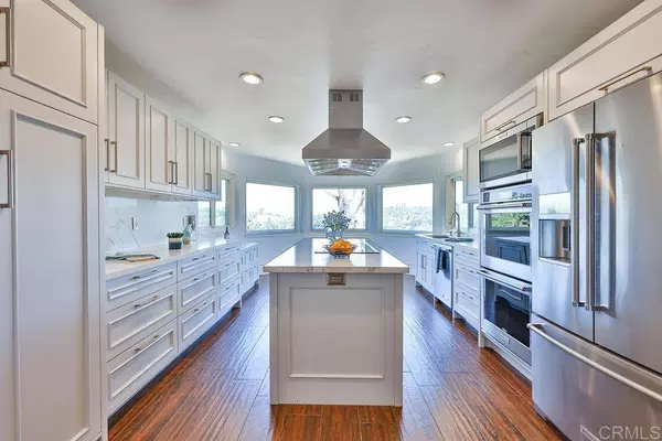 1521 Shadow Knolls Ln, El Cajon, CA 92020