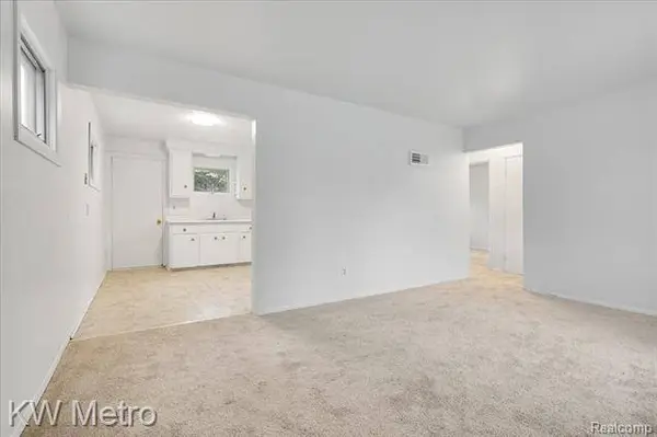 28482 FAIRFAX Street, Southfield, MI 48076