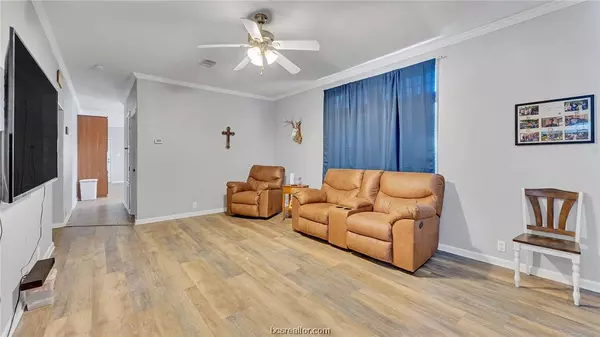 115 Oakbend LN, Giddings, TX 78942