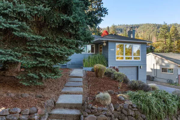1090 Pleasant Way, Ashland, OR 97520