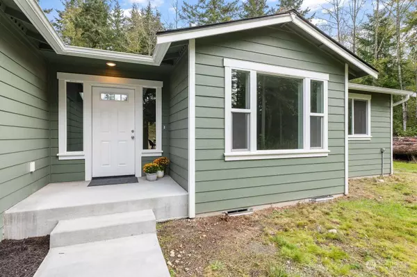 2495 Turningleaf LN, Oak Harbor, WA 98277