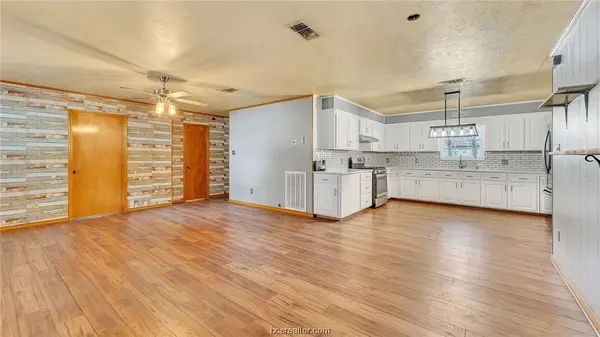 8224 FM 141, Dime Box, TX 77853