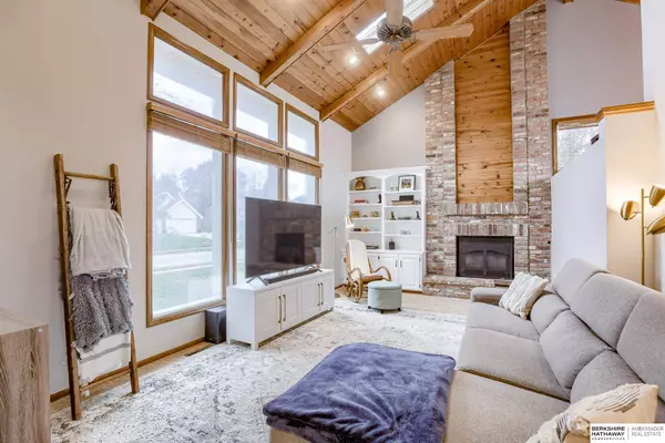 16566 Poppleton Avenue, Omaha, NE 68130