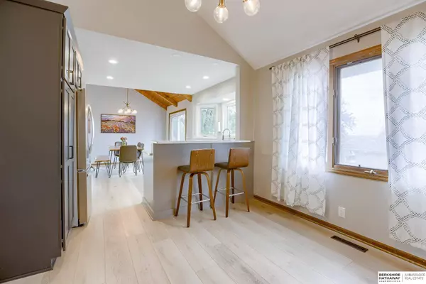 16566 Poppleton Avenue, Omaha, NE 68130