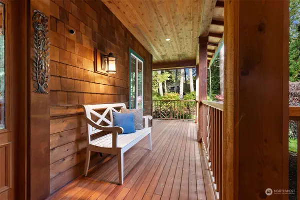 12627 Kallgren RD NE, Bainbridge Island, WA 98110