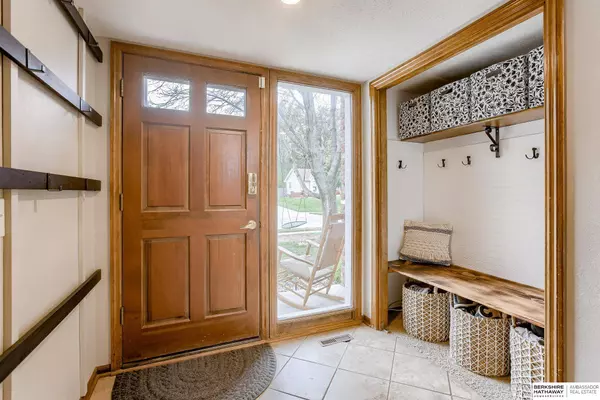 16566 Poppleton Avenue, Omaha, NE 68130