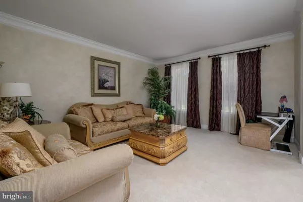 15 RICHLAND DR, Mount Laurel, NJ 08054