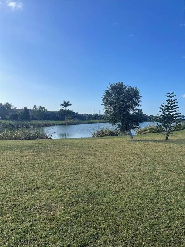 221 STAR SHELL DR, Apollo Beach, FL 33572