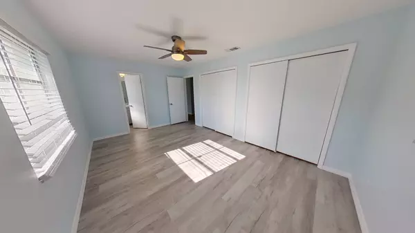 6455 Colonial Dr, Sarasota, FL 34231