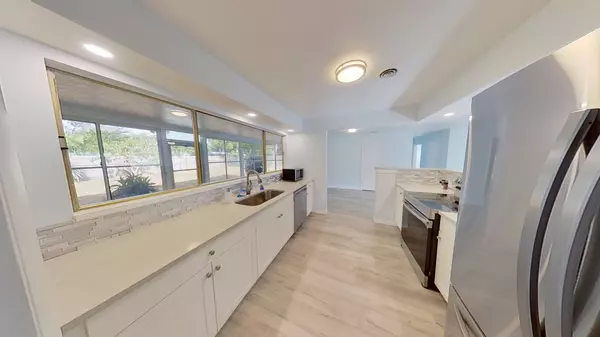 6455 Colonial Dr, Sarasota, FL 34231