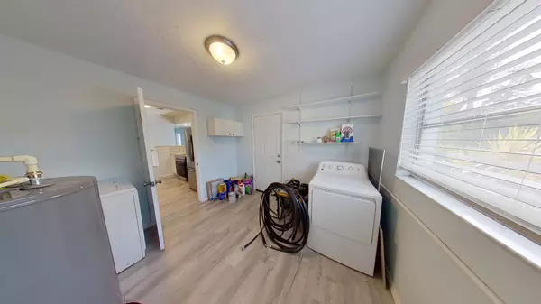 6455 Colonial Dr, Sarasota, FL 34231