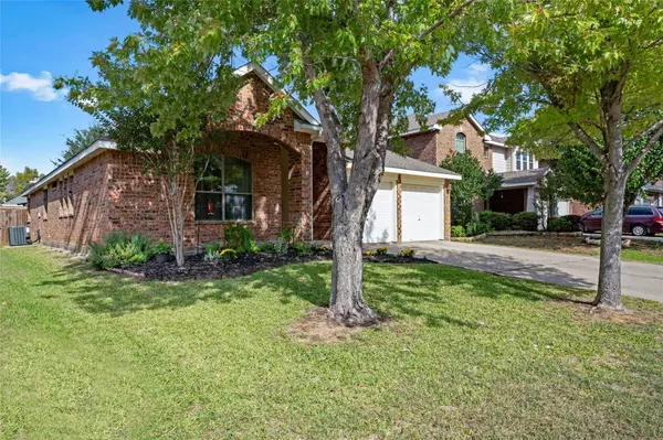2864 Grandview Drive, Grand Prairie, TX 75052