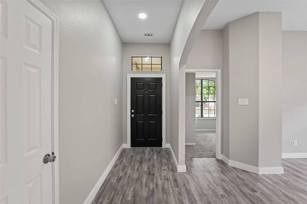 2864 Grandview Drive, Grand Prairie, TX 75052