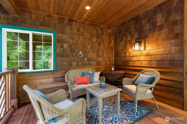 12627 Kallgren RD NE, Bainbridge Island, WA 98110