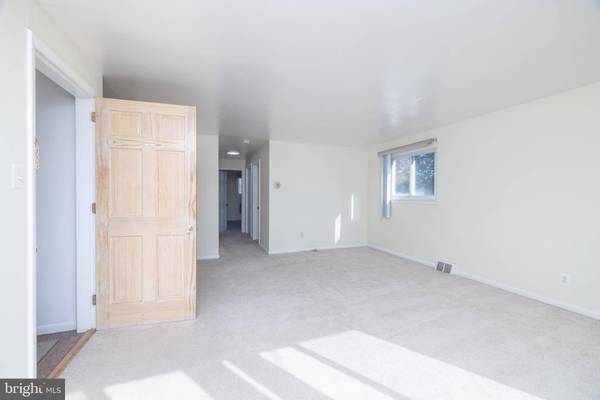 327 CHAPEL AVE, Claymont, DE 19703